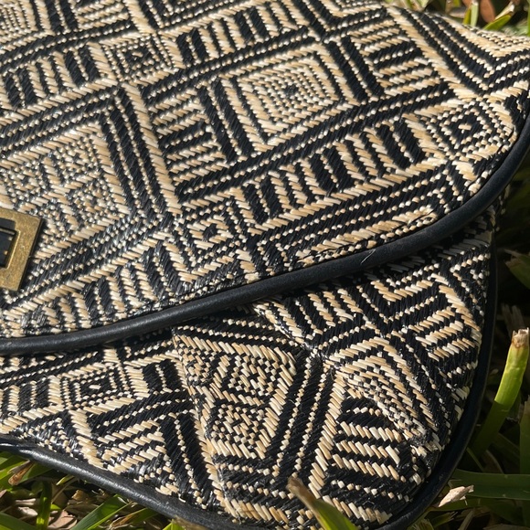 Geometric Patterned Clutch - Picture 3 of 6
